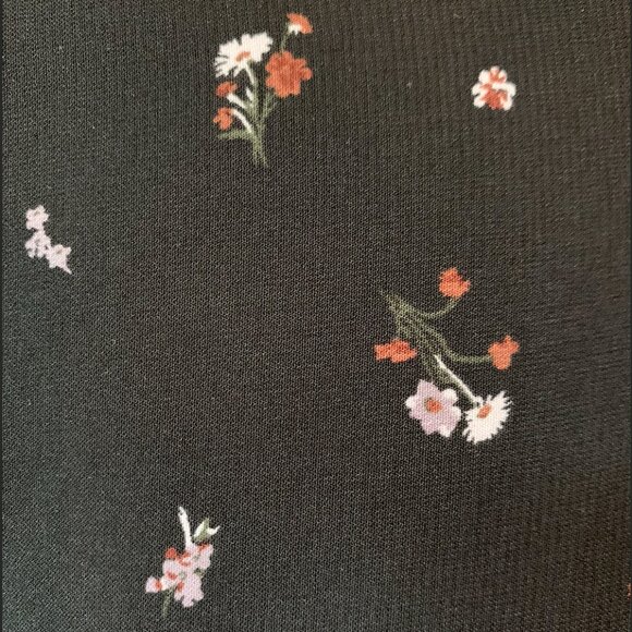 ICONE - Large black short blouse short with lace plunging v-neck small flowers - Picture 5 of 8
